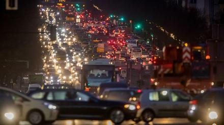 Grenzen des Wachstums. Pendler zwischen Berlin und Brandenburg müssen besonders im Feierabendverkehr viel Geduld aufbringen.