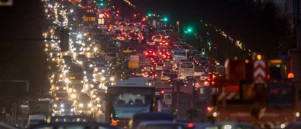 Grenzen des Wachstums. Pendler zwischen Berlin und Brandenburg müssen besonders im Feierabendverkehr viel Geduld aufbringen.