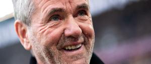 Friedhelm Funkel bleibt den Düsseldorfern bis 2020 erhalten.