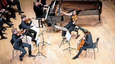 Teamplayer. Die Staatskapelle Berlin und Klaviervirtuosin Elisabeth Leonskaja am Flügel.