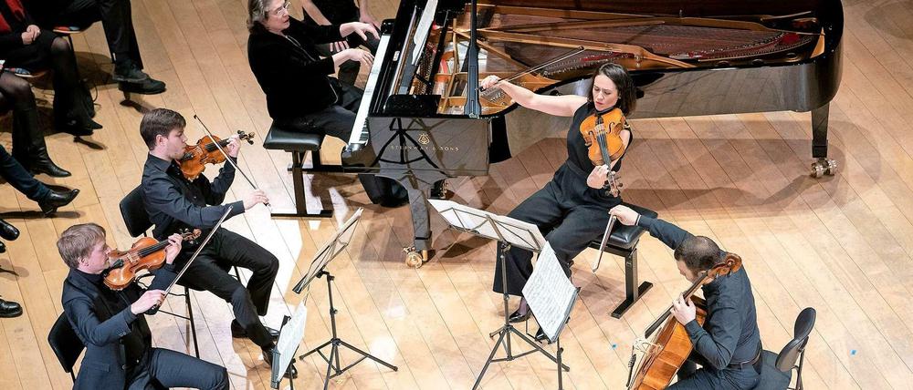 Teamplayer. Die Staatskapelle Berlin und Klaviervirtuosin Elisabeth Leonskaja am Flügel.