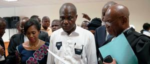 Martin Fayulu (Mitte) nach seiner Niederlage bei den Präsidentschaftswahlen.