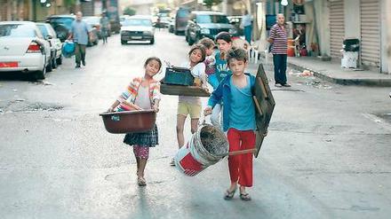 Schuften für ein paar Münzen. Zain (der syrische Flüchtling Zain al Rafeea, r.) mit einigen seiner Geschwister.