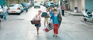 Schuften für ein paar Münzen. Zain (der syrische Flüchtling Zain al Rafeea, r.) mit einigen seiner Geschwister.