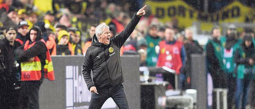 Aufwärtssieg. Erfolgsdruck, na klar, den gebe es schon, sagt Lucien Favre, in Dortmund und überall sonst im Fußball.