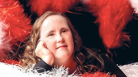 Schauspielerin und Aktivistin Carina Kühne als Leonie in Susanne Lipps Komödie. 