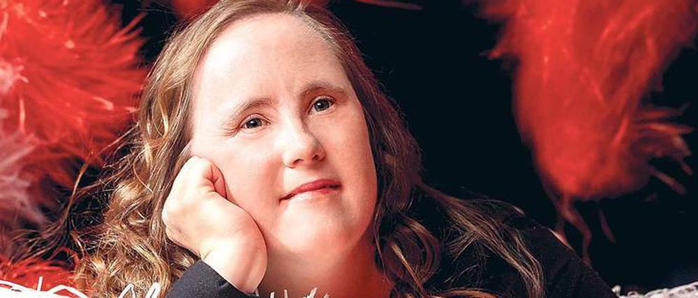 Schauspielerin und Aktivistin Carina Kühne als Leonie in Susanne Lipps Komödie. 