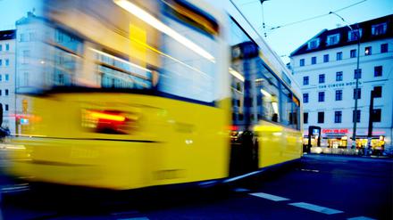 Straßenbahn in Berlin-Mitte. 