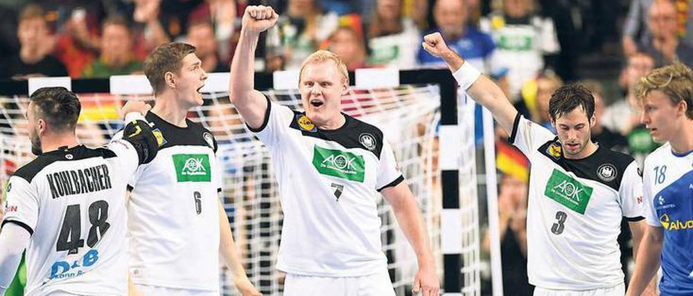 Die Hände zum Himmel. Die deutsche Nationalmannschaft ist bei der Heim-WM bisher souverän aufgetreten – auch zuletzt gegen Island. 