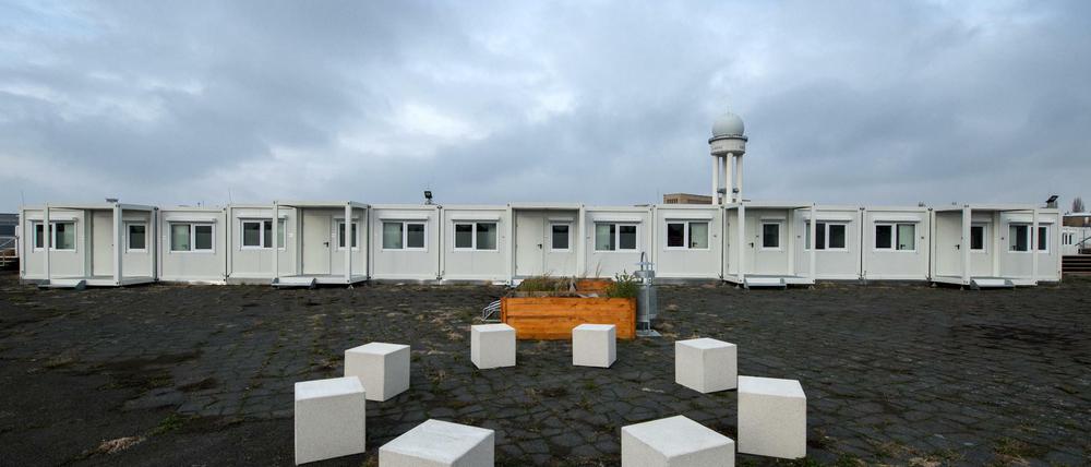 Die Containerblöcke auf dem Tempelhofer Feld. 