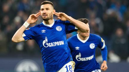 Schalkes Daniel Caligiuri jubelt über seinen Treffer zum 2:1. 