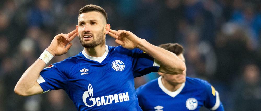 Schalkes Daniel Caligiuri jubelt über seinen Treffer zum 2:1. 
