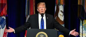 Donald Trump stellt im Pentagon die neue US-Strategie zur Raketenabwehr vor.