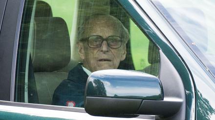 Fährt immer noch selbst. Prinz Philip, der Duke of Edinburgh, in seinem Land Rover im vergangenen Mai.
