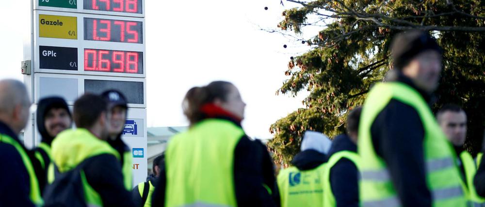 Gelbwesten-Protest an einer Tankstelle im französischen Nantes 