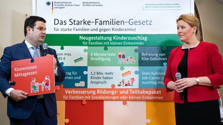 Franziska Giffey, Bundesfamilienministerin, und Hubertus Heil (beide SPD), Bundesminister für Arbeit und Soziales, stellen bei einer Pressekonferenz das "Starke-Familien-Gesetz" vor.