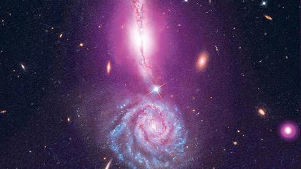 Kosmischer Kontakt. So nah sind die beiden sich schon, dass sie den Namen teilen: VV340 Nord und Süd. Die Vereinigung der Milchstraße mit Andromeda wird in etwa so aussehen.