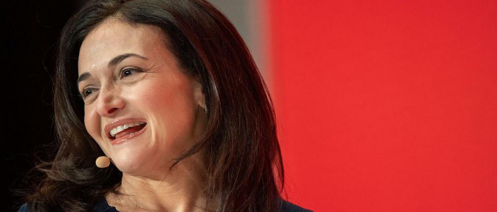 Sheryl Sandberg, Geschäftsführerin von Facebook, spricht bei der Innovationskonferenz Digital-Life-Design (DLD) auf der Bühne. 