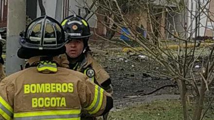 Einheiten der Feuerwehr auf dem Gelände der Polizeischule General Santander im Einsatz nach einem Bombenanschlag im Januar.