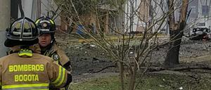 Einheiten der Feuerwehr auf dem Gelände der Polizeischule General Santander im Einsatz nach einem Bombenanschlag im Januar. 