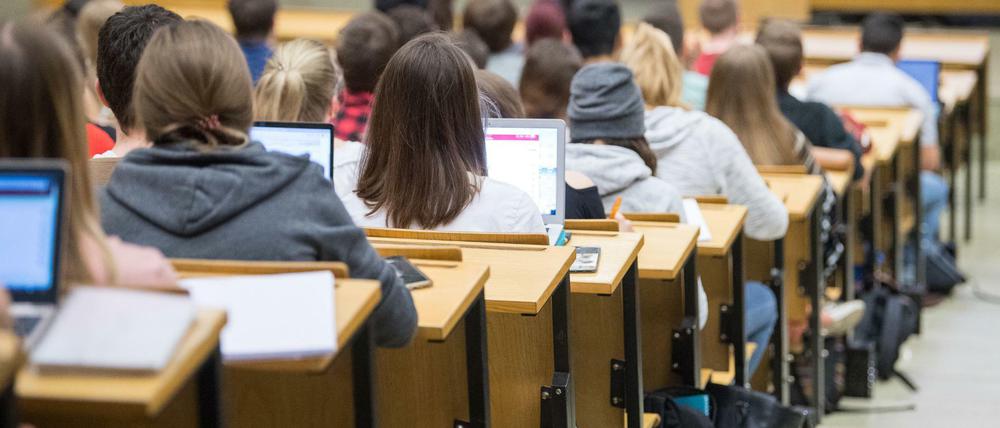 Mitbestimmung nicht nur in den Gremien. Die Berliner AG will auch Vorschläge darüber unterbreiten, wie auch jenseits der Gremien mehr Mitwirkung möglich werden kann. 