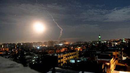 Luftabwehr über Damaskus. Israels Armee hat eigenen Angaben zufolge iranische Stellungen angegriffen.