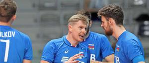 Klare Ansage. Sergej Grankin (Mitte) verstärkt die Volleys. 