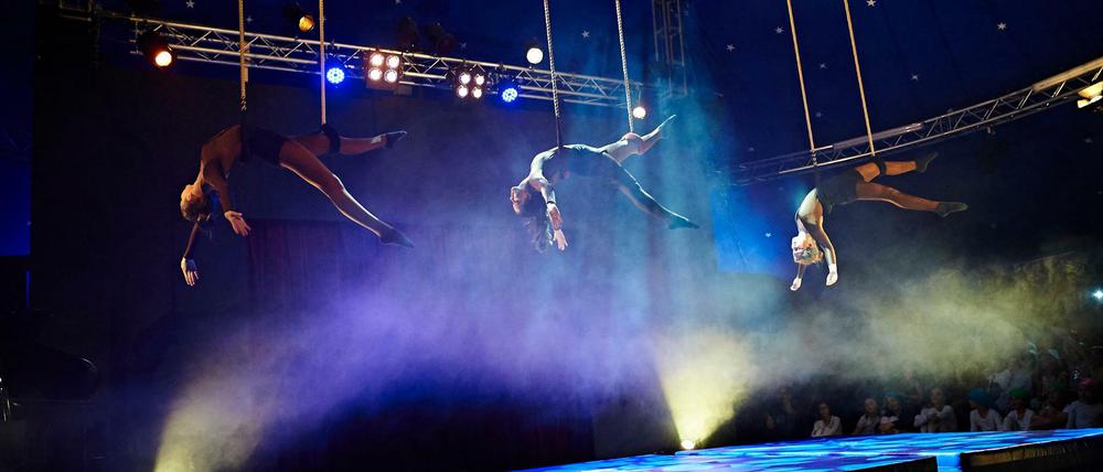 Der Kinderzirkus Cabuwazi zeigt Shows an verschiedenen Standorten in Berlin.