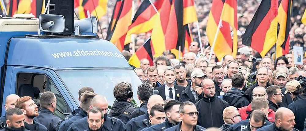Vernetzt. Bei den Protesten in Chemnitz suchte Björn Höckes „Flügel“ der AfD den Schulterschluss mit Pegida.