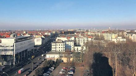 Blick vom Rathausturm. Noch ist hier ein Parkplatz zu sehen. Aber das soll sich in absehbarer Zukunft ändern.