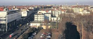 Blick vom Rathausturm. Noch ist hier ein Parkplatz zu sehen. Aber das soll sich in absehbarer Zukunft ändern.