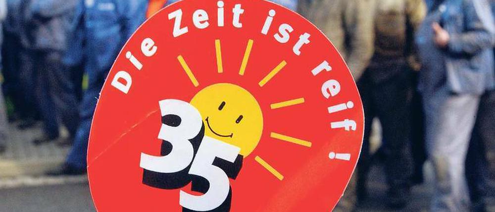 Seit 1995 wird in der westdeutschen Metall- und Elektroindustrie nach Tarif 35 Stunden gearbeitet. Im Osten sind es drei Stunden mehr.