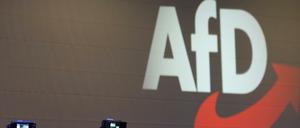 Logo der AfD als Projektion an einer Wand bei einem Parteitag
