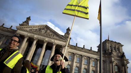 Anmelder ist ein Verein, der vom Verfassungsschutz beobachtet wird.
