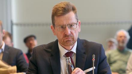 Karsten Mühlenfeldt, früherer Flughafenchef, zu Beginn der Sitzung des BER-Untersuchungsausschusses im Abgeordnetenhaus.