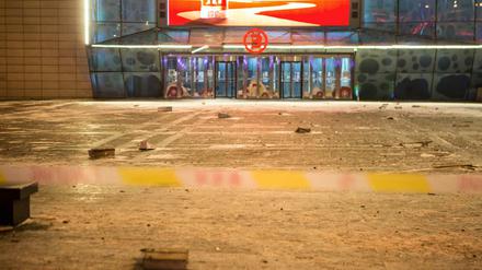 Die Eingangstür des Einkaufszentrums "Wanda Plaza" in Changchun.