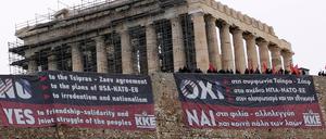 Mitglieder der Kommunistischen Partei Griechenlands protestieren gegen das Mazedonien-Abkommen.