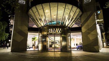 Licht aus. Das BMW-Haus am Kurfürstendamm/Ecke Uhlandstraße wird neue Mieter bekommen.
