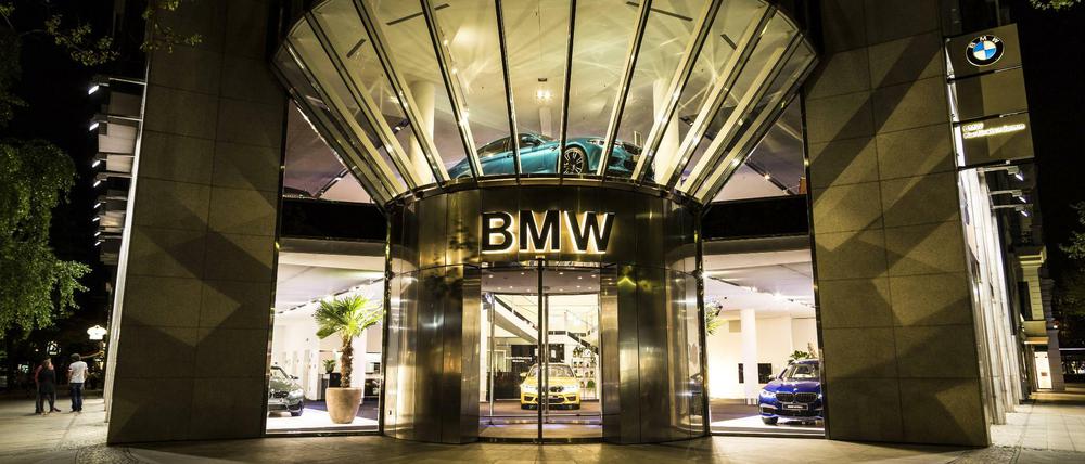 Licht aus. Das BMW-Haus am Kurfürstendamm/Ecke Uhlandstraße wird neue Mieter bekommen.