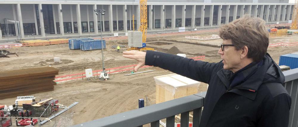 Engelbert Lütke Daldrup, hier im Dezember auf der BER-Baustelle, rechnet weiter mit einer Eröffnung des Flughafens im Jahr 2020.