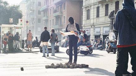 Straßenkampf. Szene von den Protesten gegen den G8-Gipfel in Genua 2001.