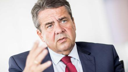 Der ehemalige Bundeswirtschaftsminister Sigmar Gabriel (SPD) im Gespräch