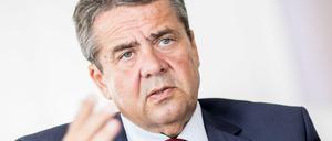 Der ehemalige Bundeswirtschaftsminister Sigmar Gabriel (SPD) im Gespräch
