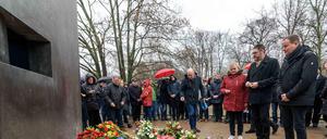 Das Denkmal für die im Nationalsozialismus verfolgten Homosexuellen. Am Sonntag fand hier ein stilles Gedenken statt.