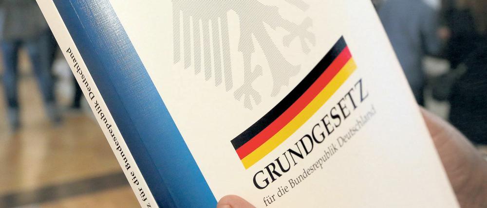 Am Grundgesetz soll mal wieder herumgeschraubt werden.