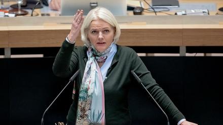 Verkehrssenatorin Regine Günther (parteilos), will kräftig in den Berliner Nahverkehr investieren.
