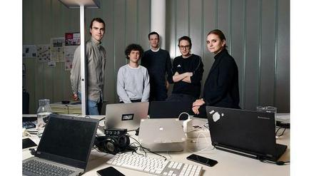 Das Team des Tagesspiegel Innovation Labs (von links nach rechts): David Meidinger, Hendrik Lehmann, Andreas Baum, Michael Gegg und Helena Wittlich