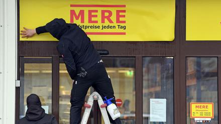 Letzte Bauarbeiten vor der Eröffnung der Mere-Filiale in Leipzig.