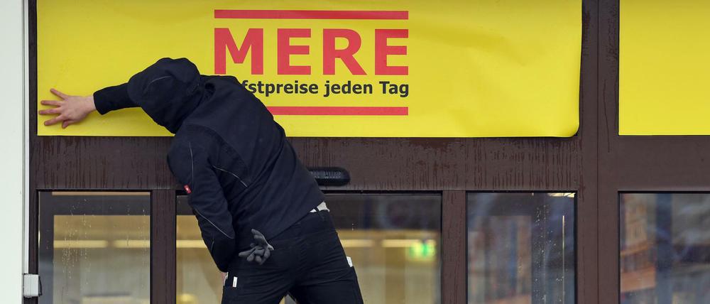 Letzte Bauarbeiten vor der Eröffnung der Mere-Filiale in Leipzig.