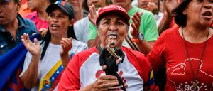 Unterstützer von Nicolas Maduro demonstrieren in Venezuelas Hauptstadt Caracas. 
